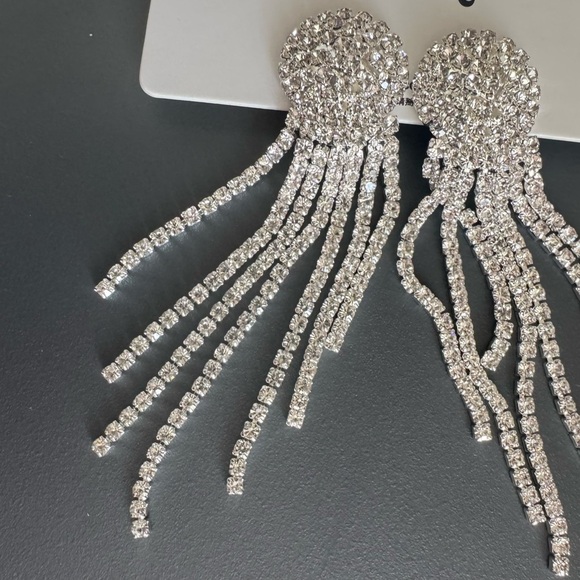 Tassel Earrings (clip on)
(New) - Picture 5 of 10